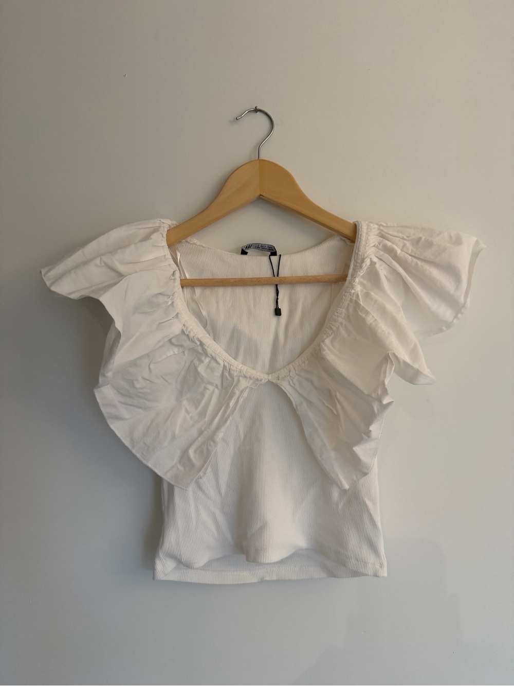 Zara White Ruffle Cutout Ribbed Top – Size Medium - Picture 2 of 4